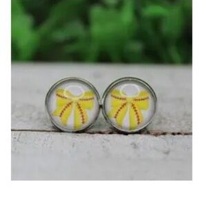 Set of softball 🥎 earrings and keychain